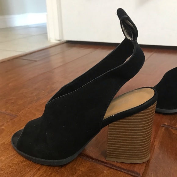 Black heels size 6 in woman’s - Picture 2 of 2